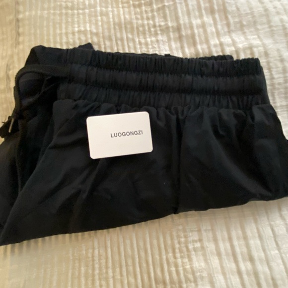 Luogongzi two in one black shorts. 2 XL - Picture 5 of 10